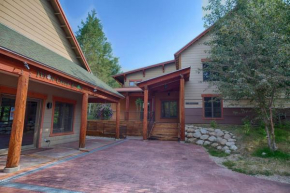 2nd Level Quiet Condo with community hot tub